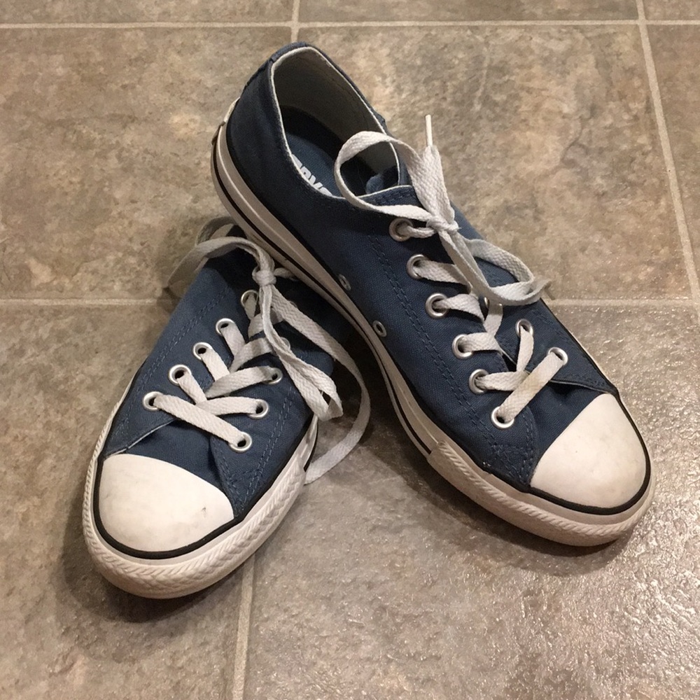 Women’s 8.5 Dusty Blue Converse Low Tops